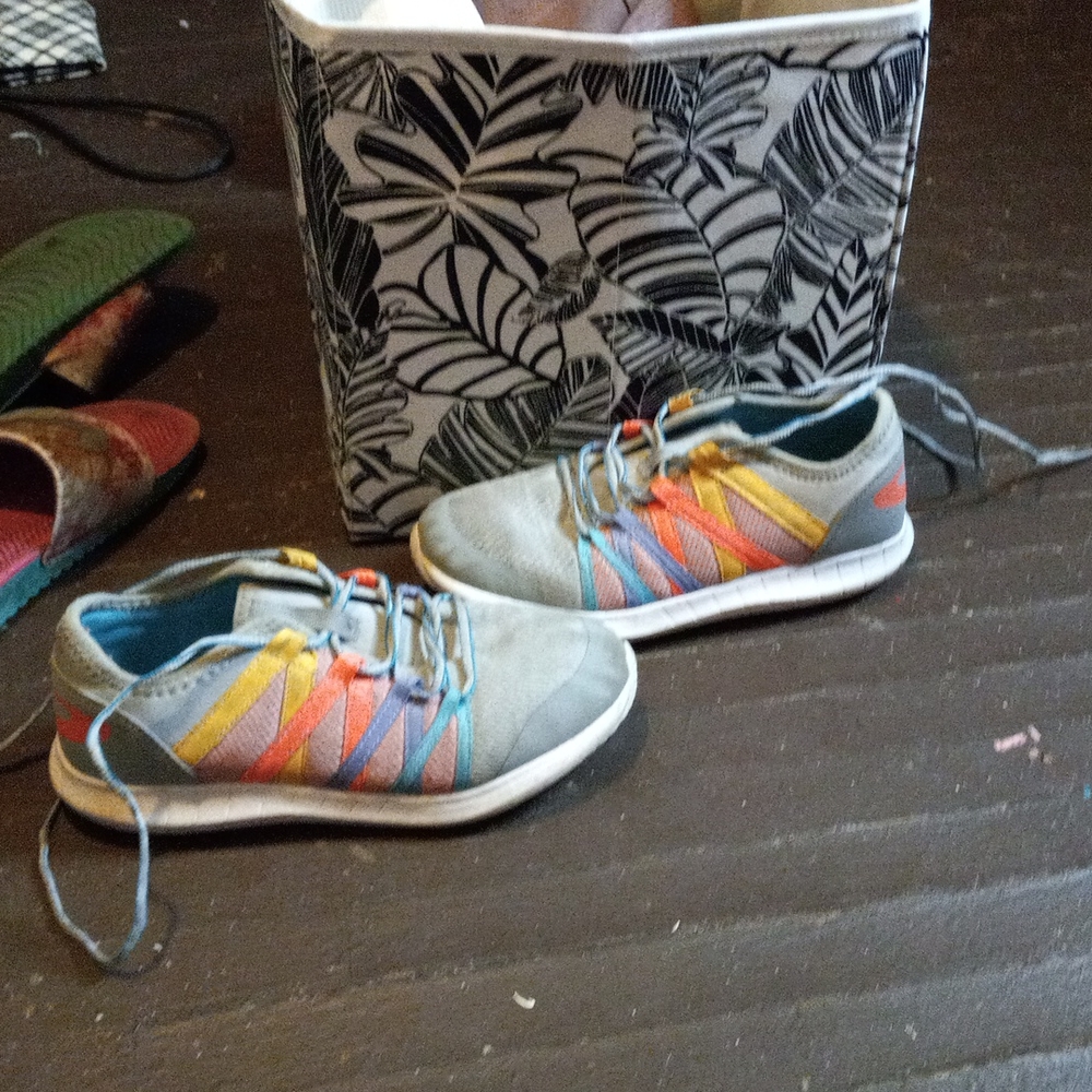 Shoes - Picture 3 of 3
